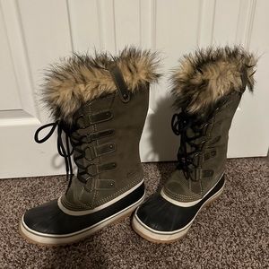 - Waterproof Sorell boots perfect for styling in the snow!